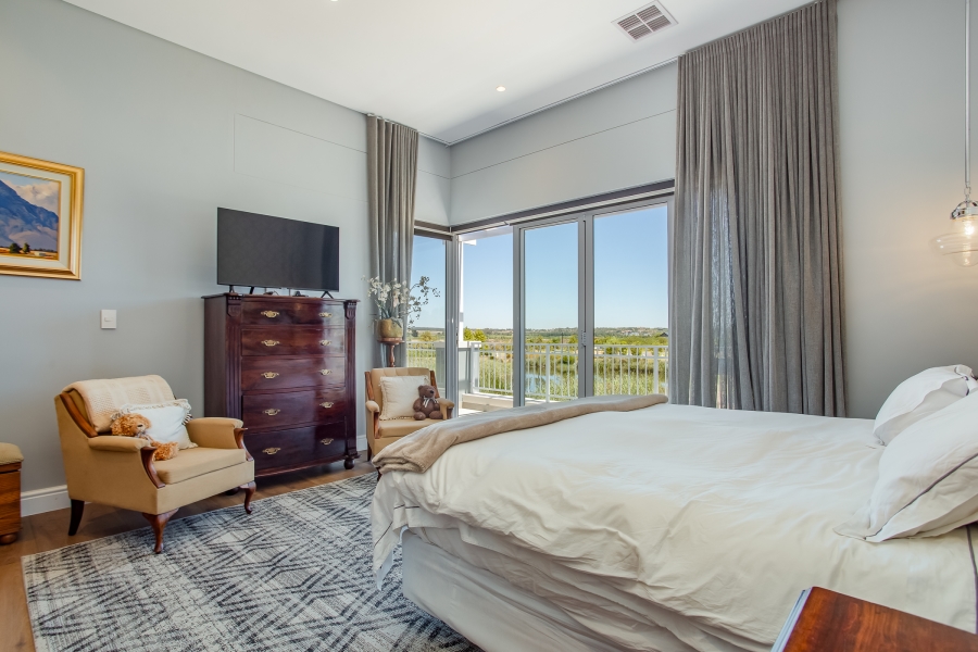 5 Bedroom Property for Sale in Val De Vie Estate Western Cape